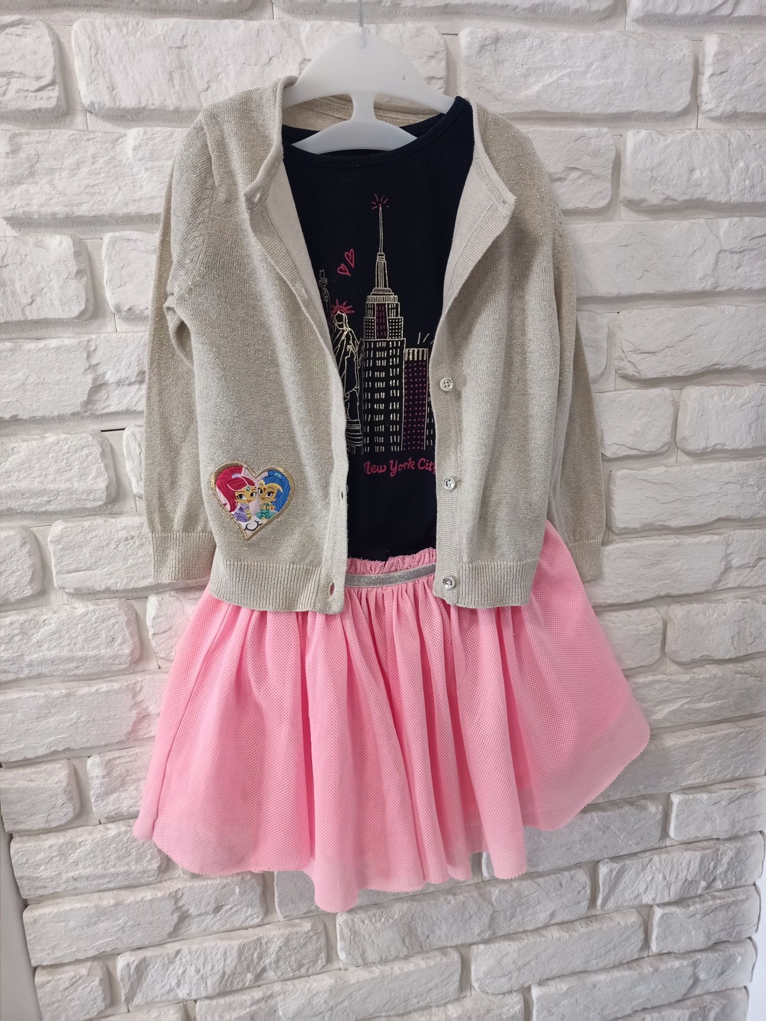 Ubranka dla dziewczynki r. 98 (spódniczka, bluzka i sweterek)