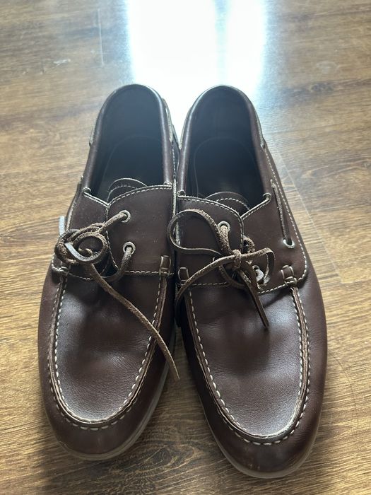 Взуття б/у в гарному стані……………………………………………………………