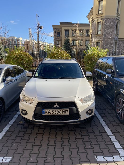 Mitsubishi Outlander XL 2011 2.4 Бензин 4WD