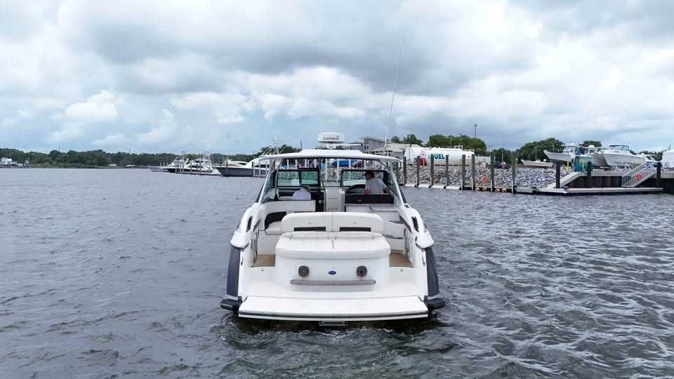 Jacht motorówka Cobalt A40 15r. Volvo Penta Diesel joystick luksusowy