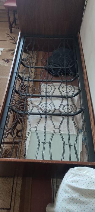 Продам ліжко полуторне