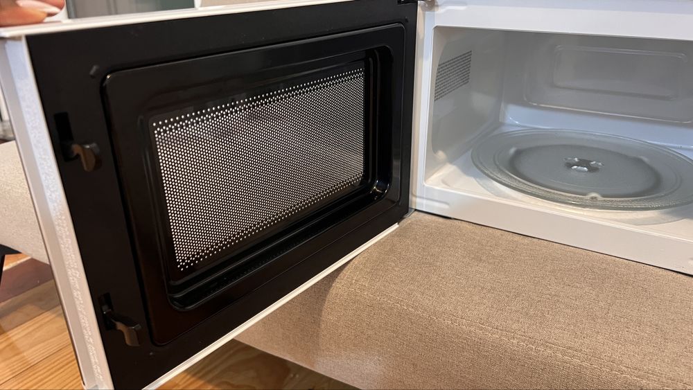 Micro-ondas Qilive Q.6423, 20L, 700W