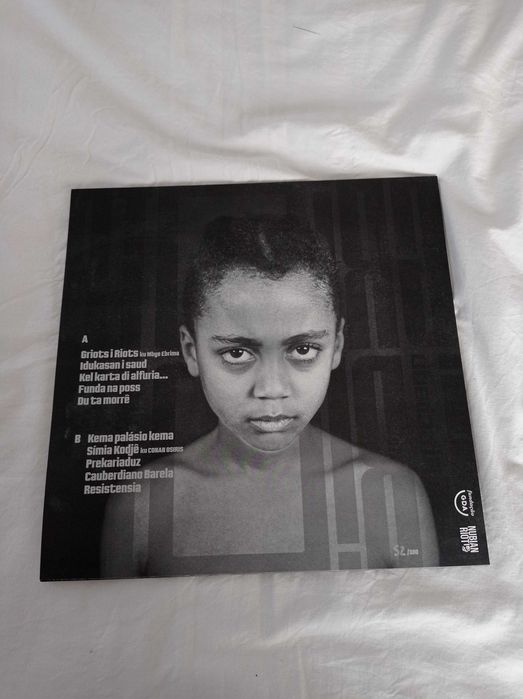 Scúru Fitchádu – “Griots i Riots” LP (Novo)