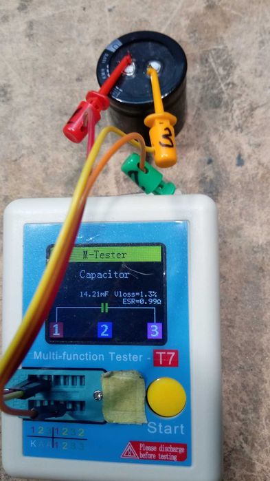 Конденсатор електролітичний  10000 мкФ 50 В.
