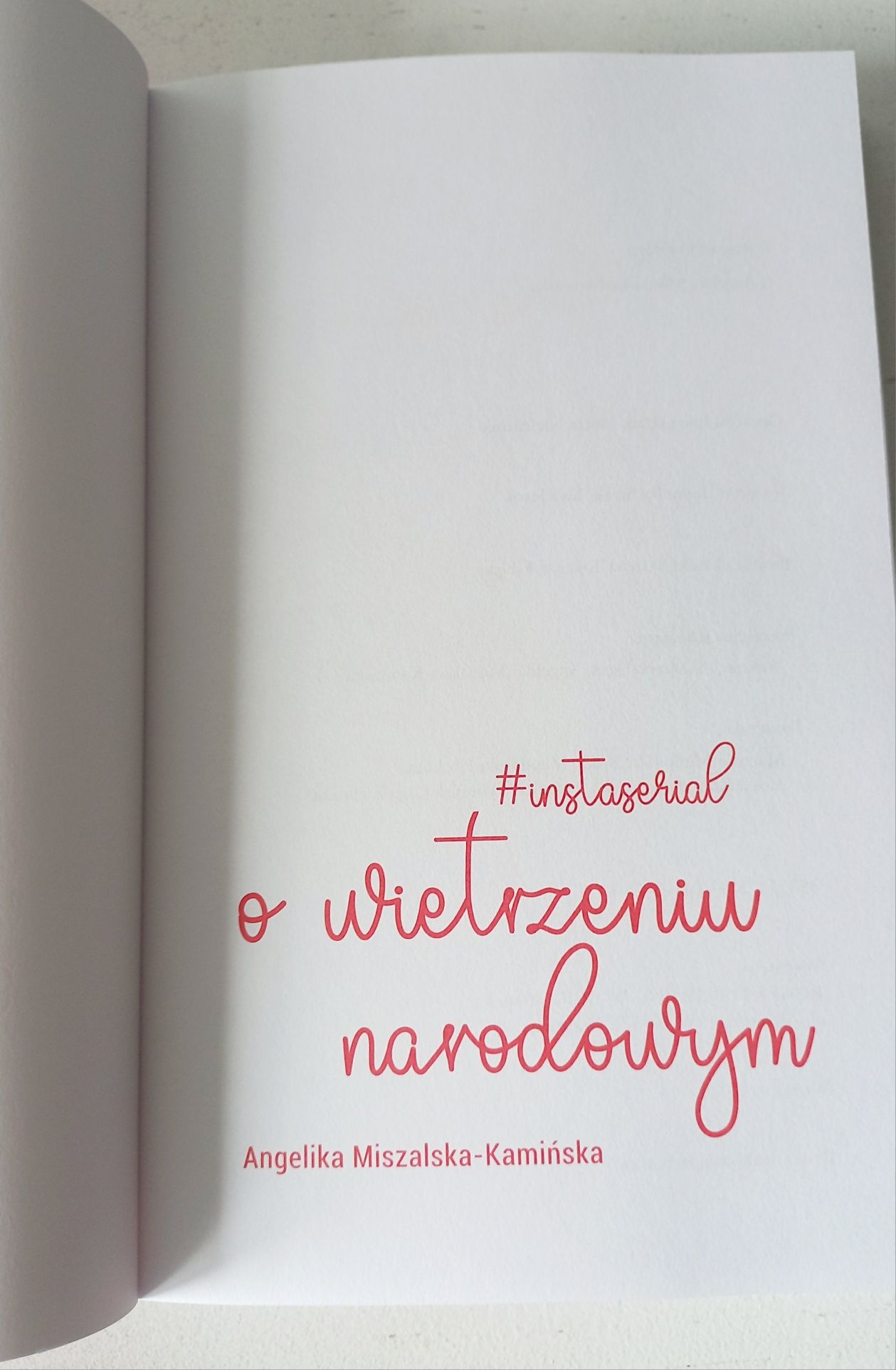 Instaserial O wietrzeniu narodowym z Roger Publishing