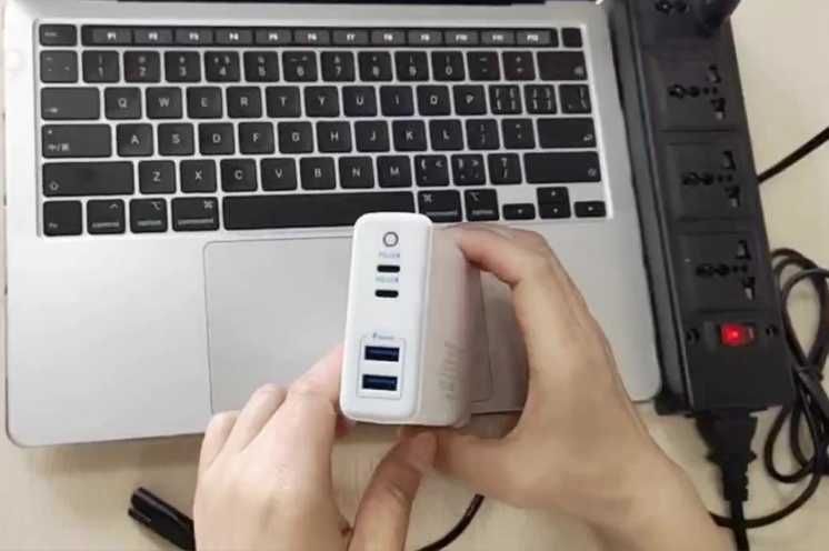 Зарядний пристрій 95W PD3.0 + 2 USB Type-A Charger швидка зарядка 220в