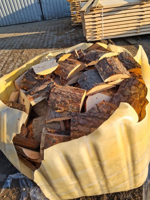 Drewno opałowe rozpałkowe świerk sosna. Kawałki grubsze