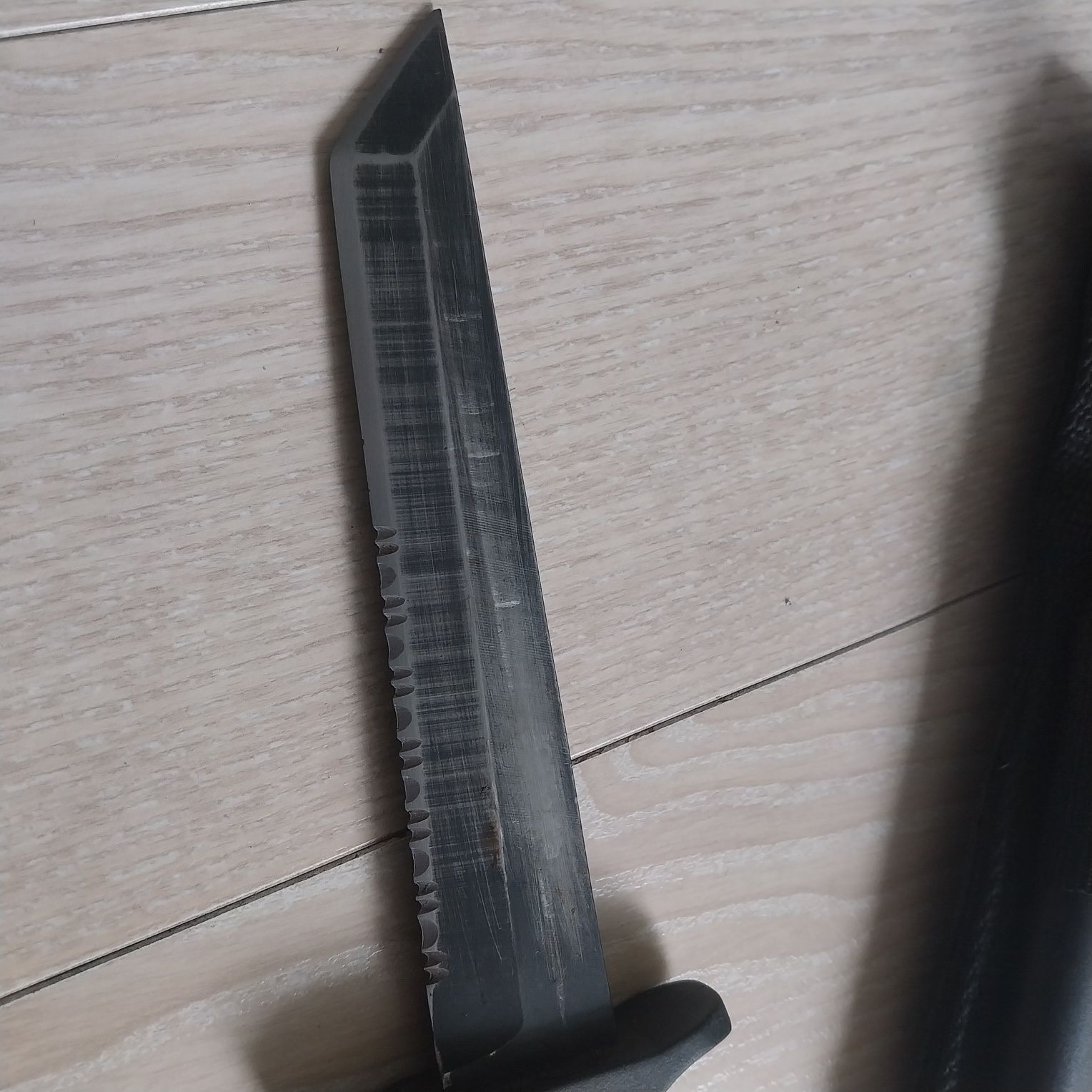 Nóż szturmowy Nóż survivalowy
