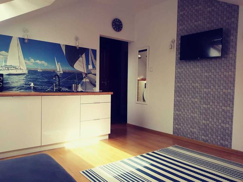 Wynajem dlugoterminowy nad morzem, pokój przy plaży z aneksem basenem