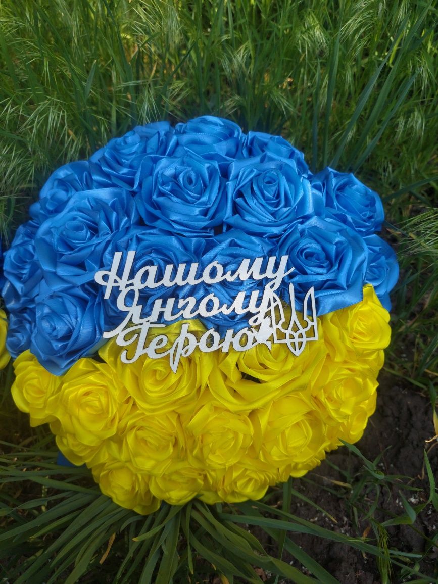 Букети з атласної стоічки