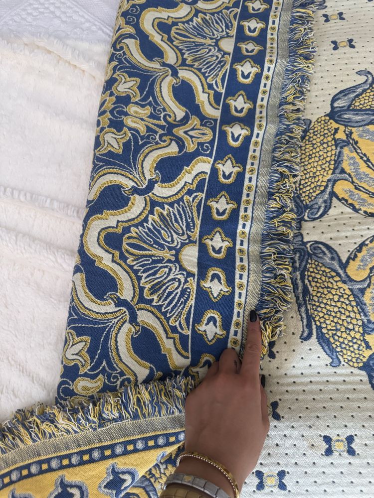 Colcha amarela e azul com 2 lados