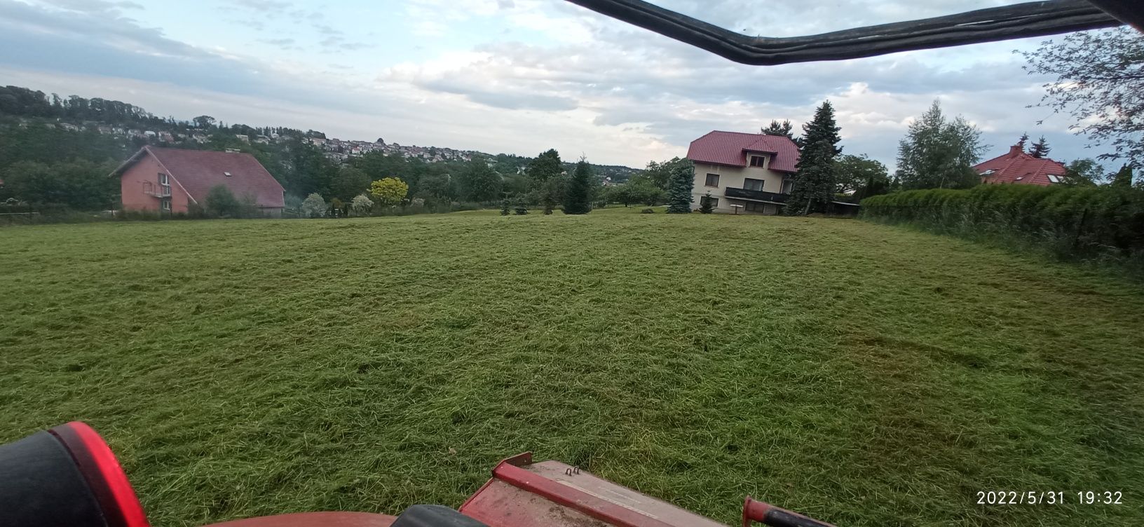 Koszenie łąk nieużytków trawy kosiarką bijakową