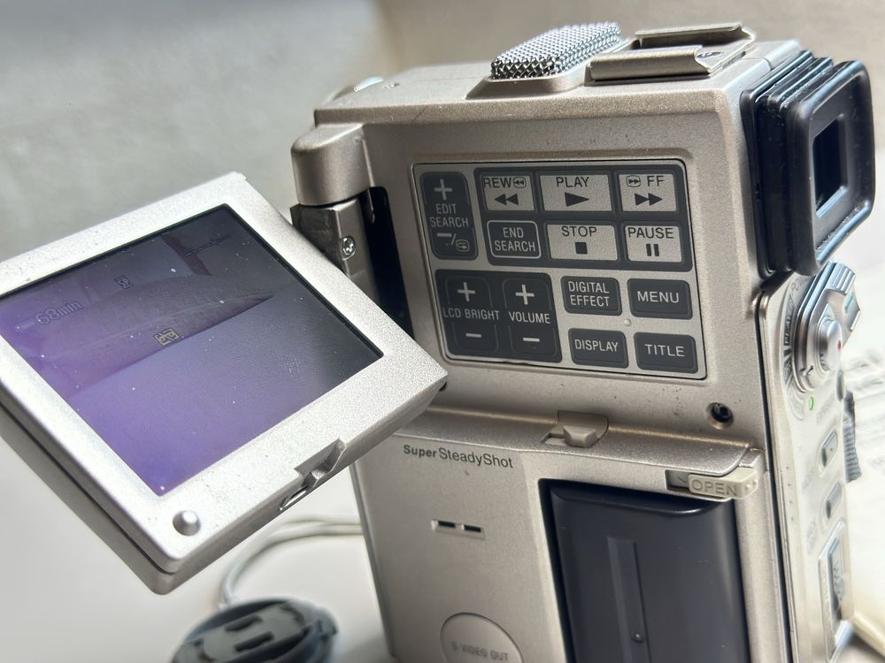 Kamera Mini DV sony handycam DCR-PC1E 2 baterie, Y2K retro look