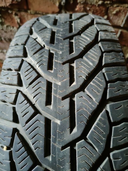 Хороша зимова гума 195/60/15