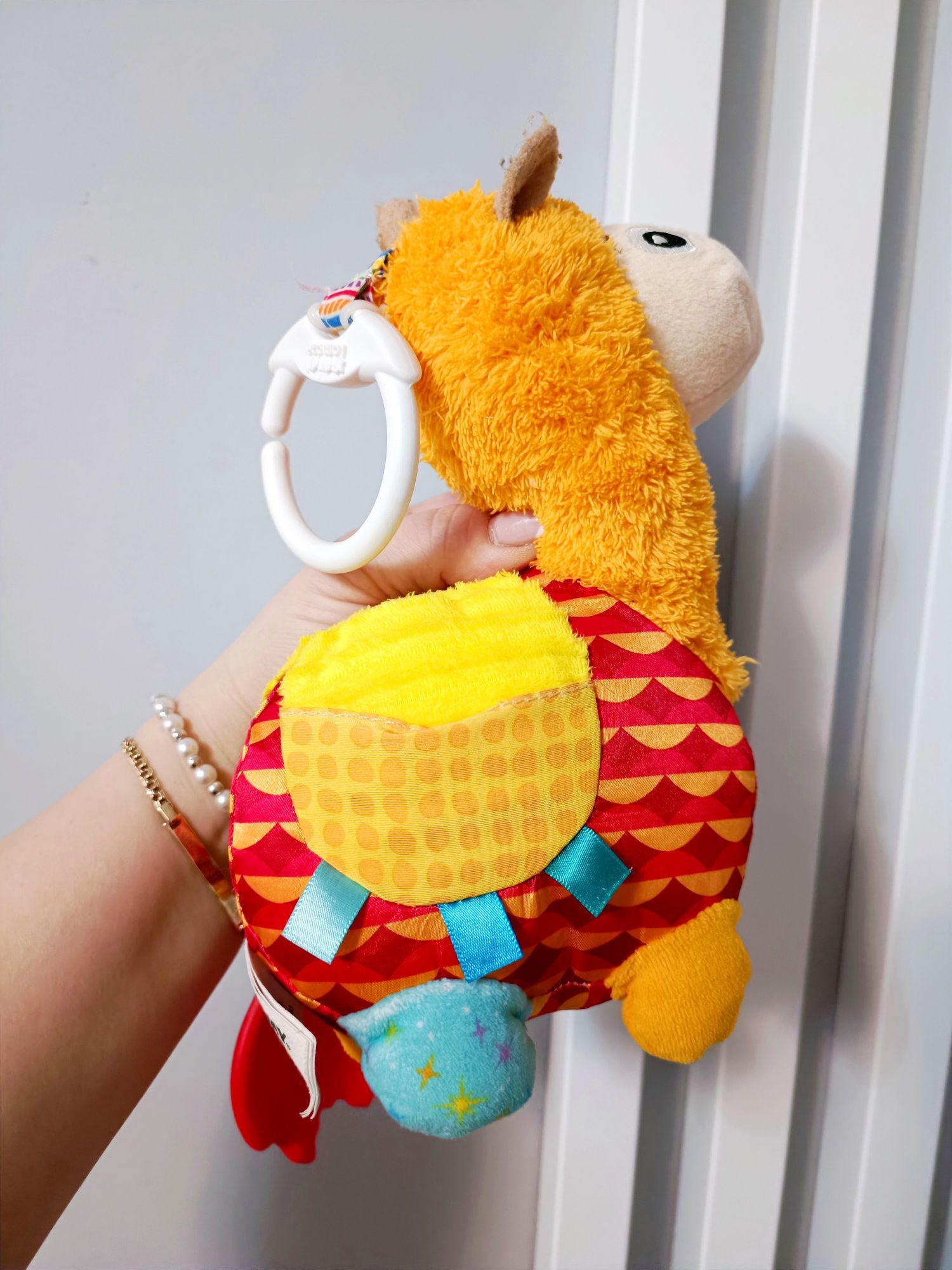 Lama Lena, Tomy lamaze , zawieszki do wózka z gryzakiem i dzwoneczkiem
