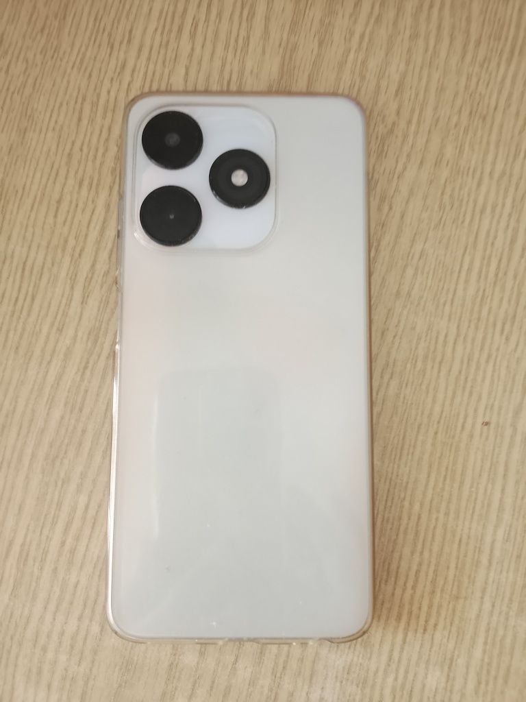 Смарфон Tecno Spark 10 в ідеалі, 16/128 Гб