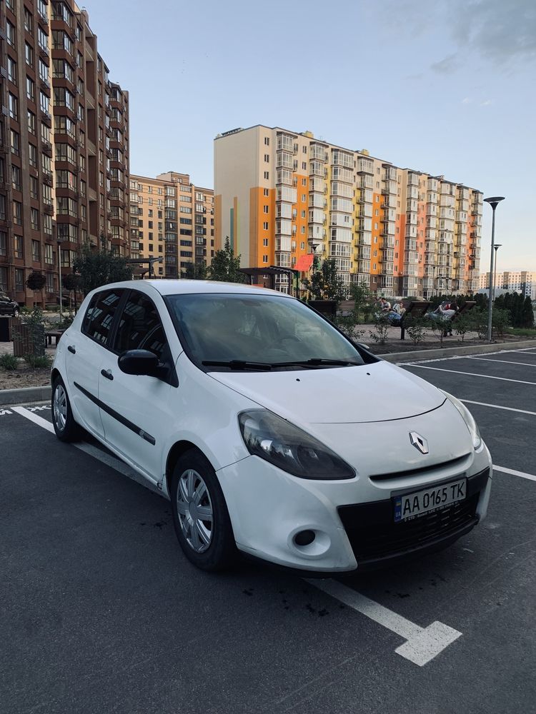 Renault Clio 3  2012 року 1.5 dci k9k росхід 5.5 дизелю
