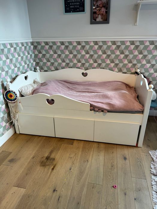 Drewniane łóżko dla dziewczynki 80x160 z materacem