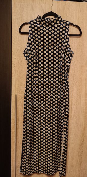 Welurowa sukienka 38