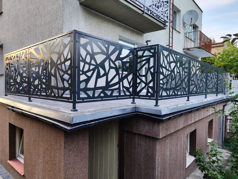 Balkon zewnętrzny, francuski, balustrada schodowa, ażurowa