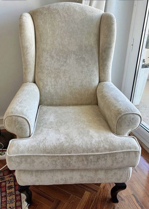 Sofa e poltrona feitos a medida e como novos