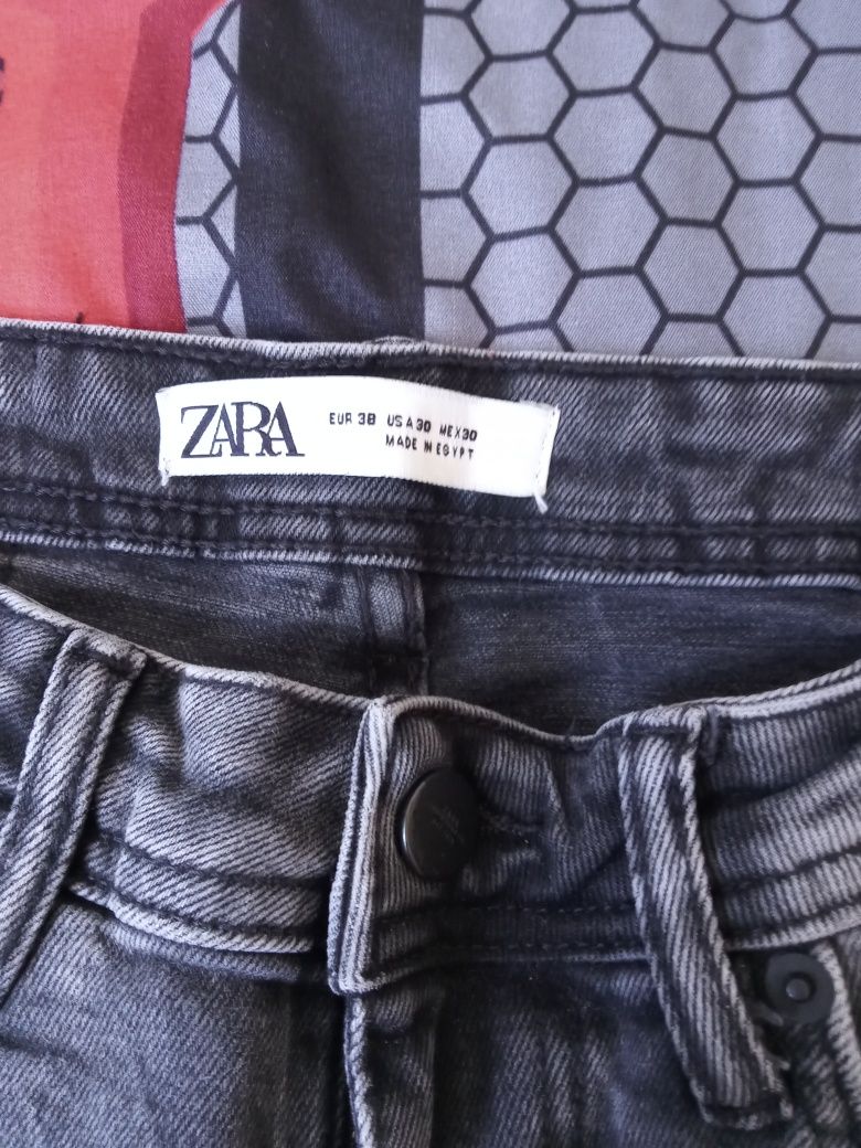 Spodnie młodzieżowe Zara z dziurami rozmiar 38.