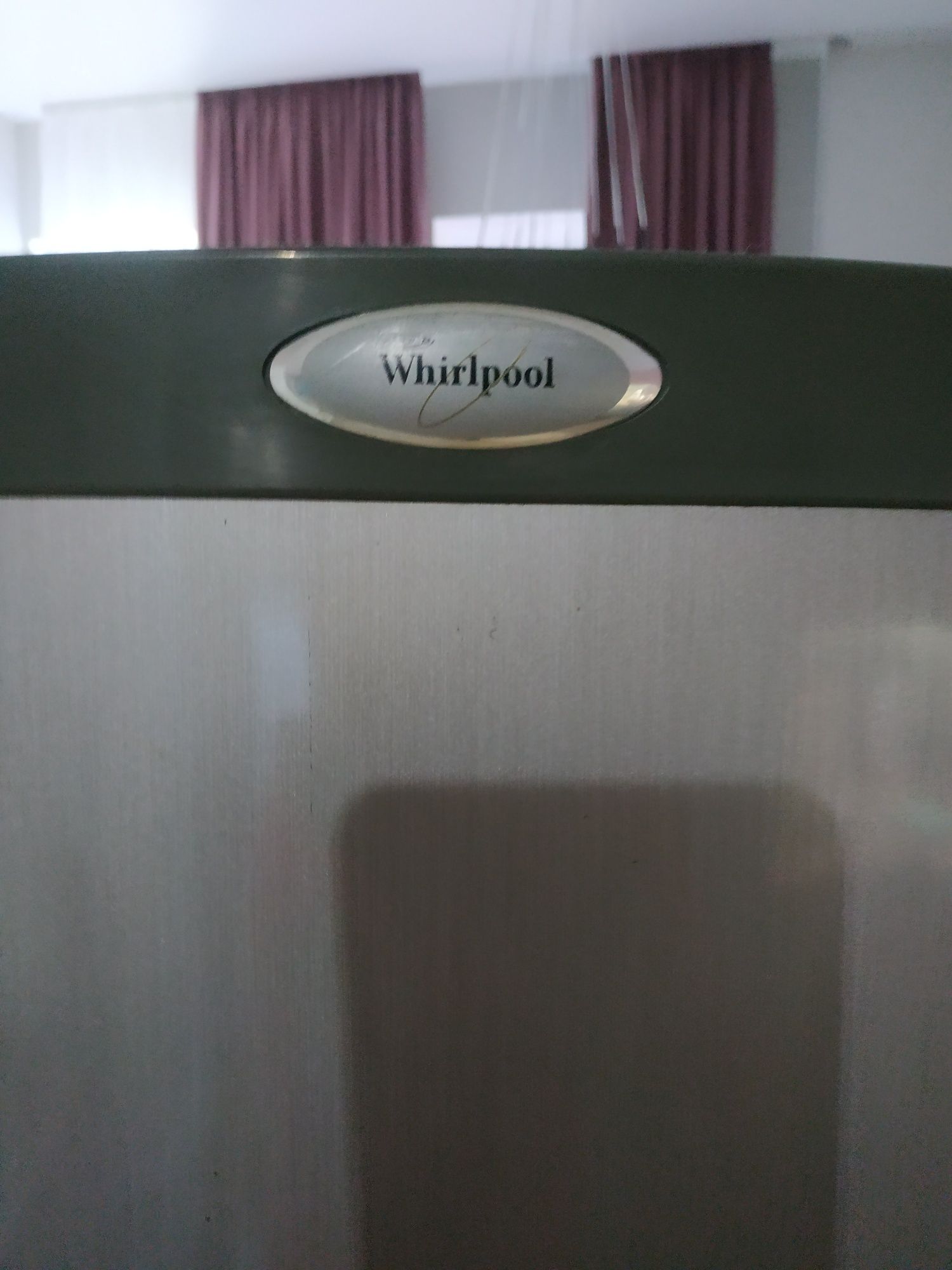 Продам холодильник Whirlpool