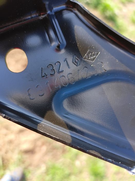 Renault Megane IV 4 15- wspornik błotnika prawy przód mocowanie uchwyt