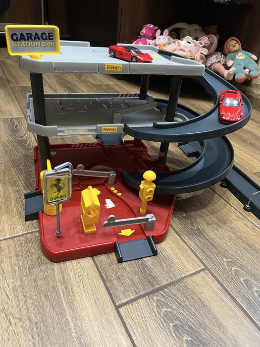 Ігровий набір Гараж Ferrari із двома машинками трирівневий