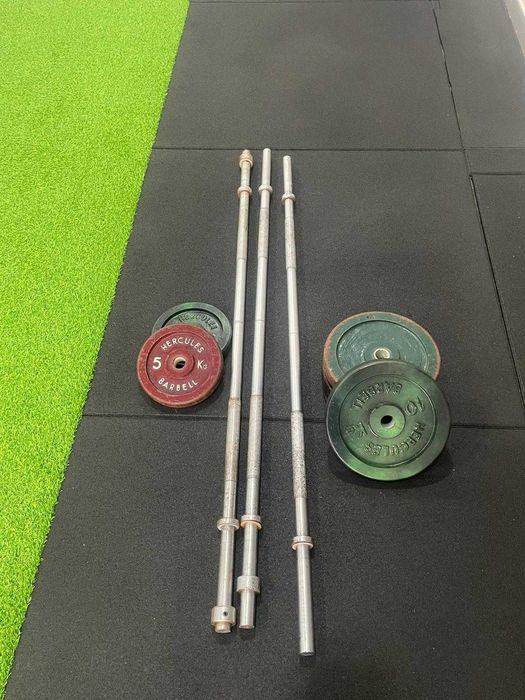 Anilhas de 5kg e 10kg + 3 barras de 1,40 m