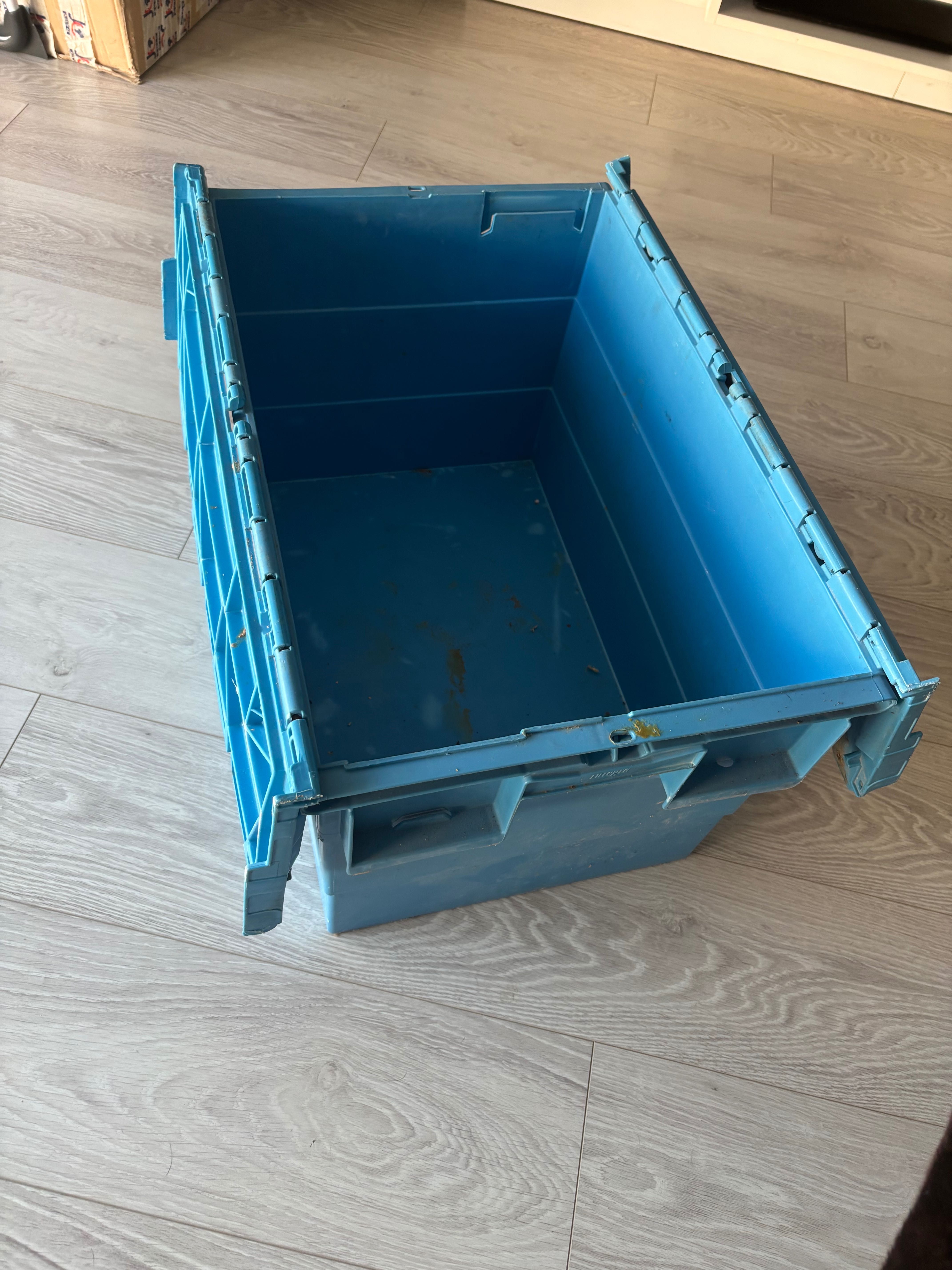 Skrzynia plastikowa masywna