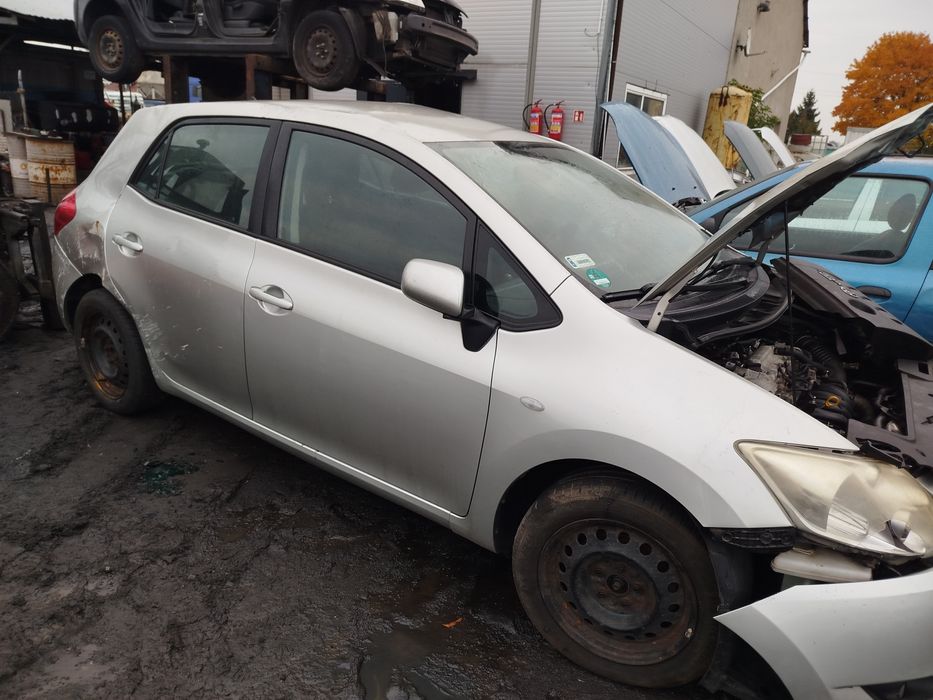 Toyota Auris drzwi kompletne 1C0 stan bdb wysyłka