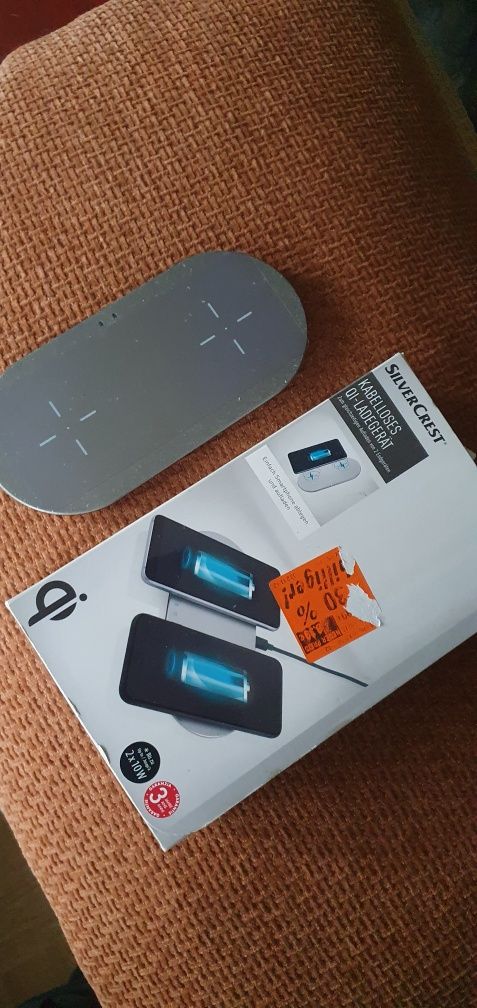 Ładowarka indukcyjna na dwa telefony płaska i wygodna bez wad plus kab