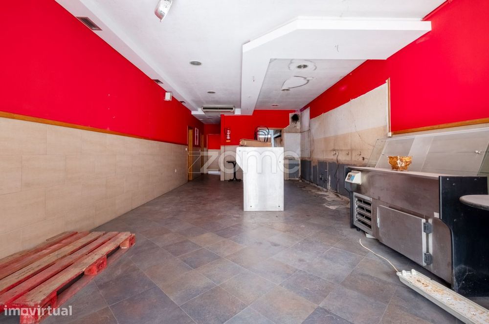 Loja de comércio e serviços para arrendamento - Pedrouços, Maia