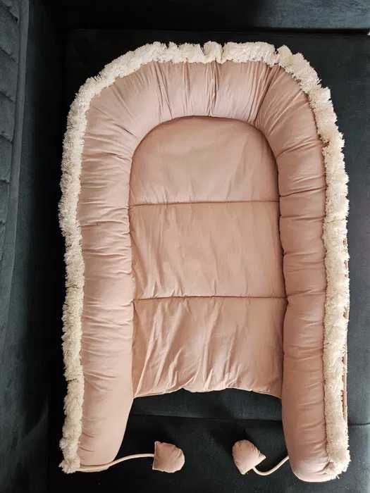 Kokon niemowlęcy Boho Koell brudny róż