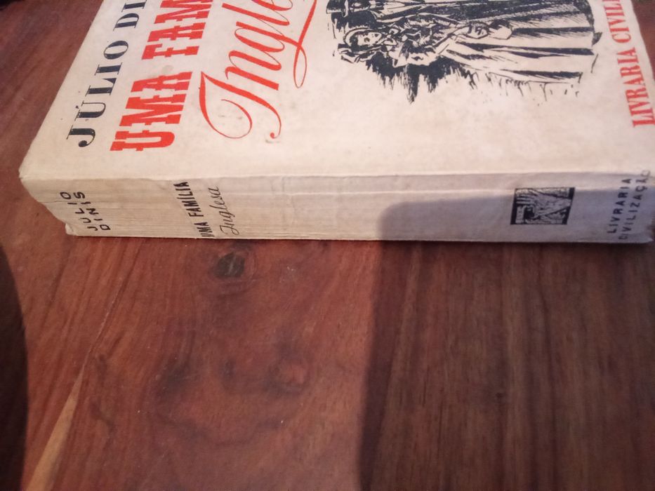 Livro Uma Família.  Inglesa