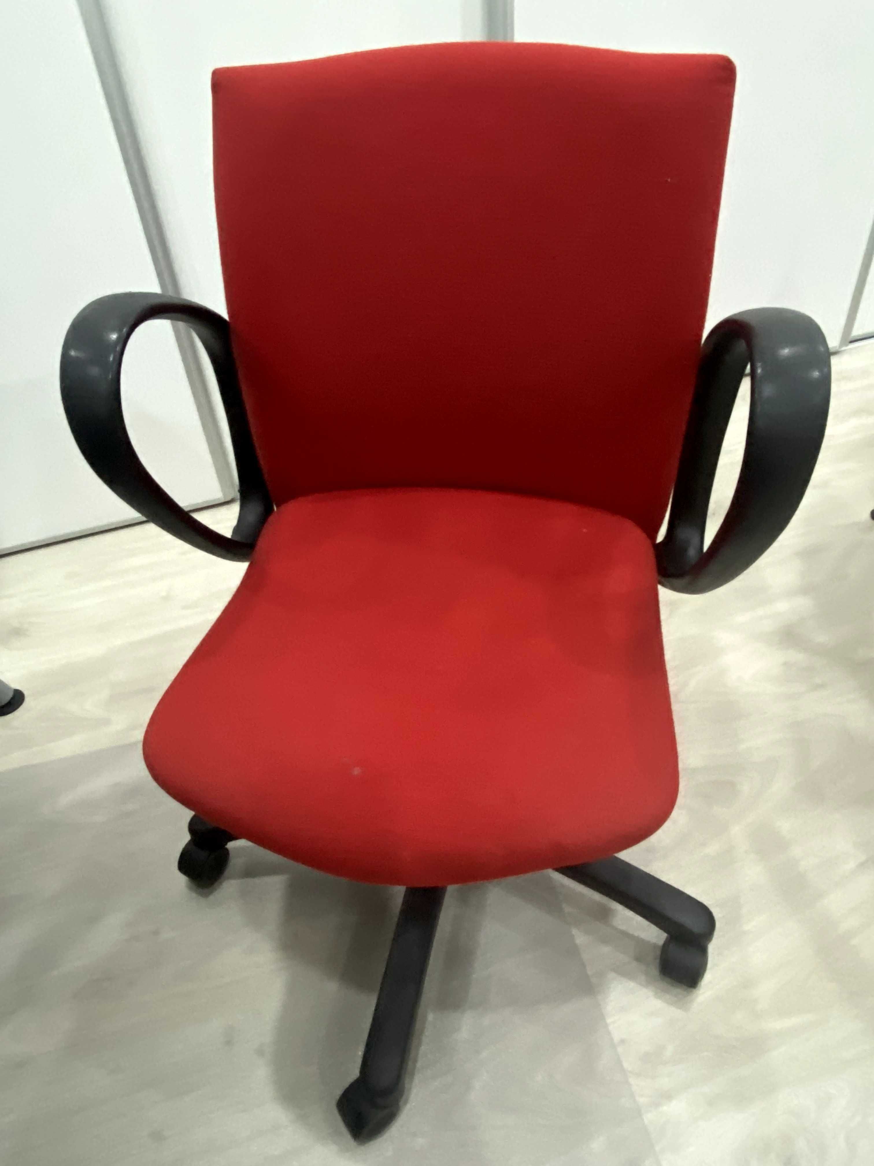 Mesa e cadeira escritorio