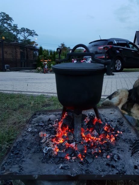 Kociołek żeliwny myśliwski węgierski do ogniska 10l