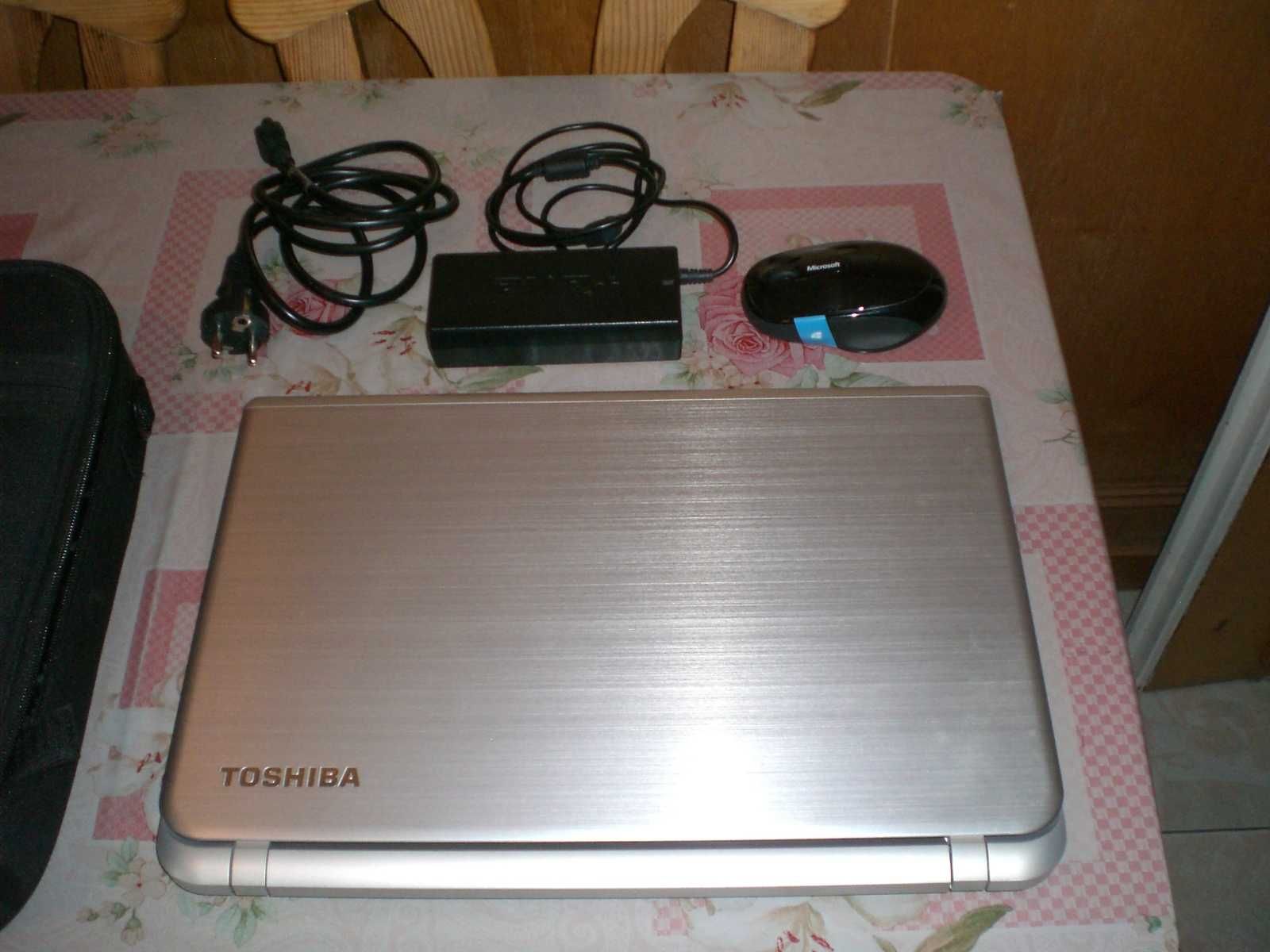 Komputer laptop Toshiba