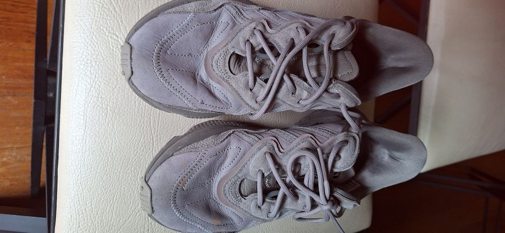 Sapatilhas cinzentas Adidas em pele