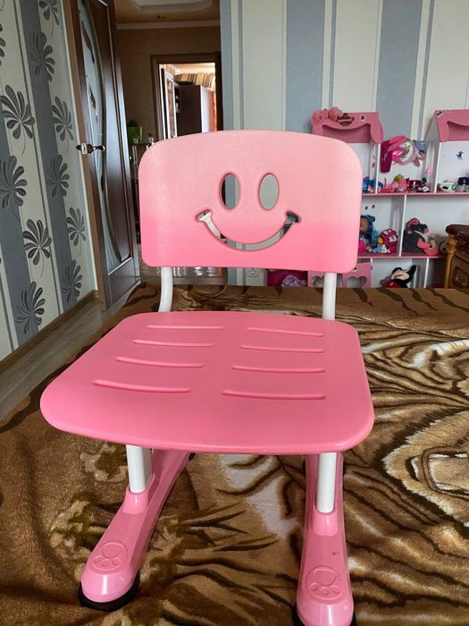 Дитячий стіл та стільчик