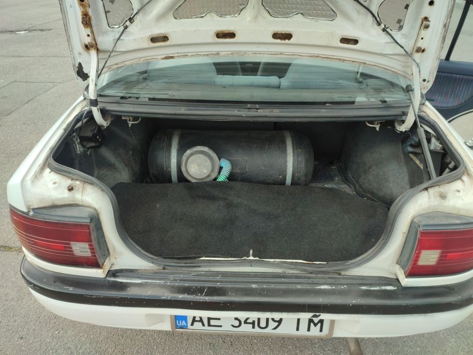 Мазда 323, 1990 год, 1.6, автомат