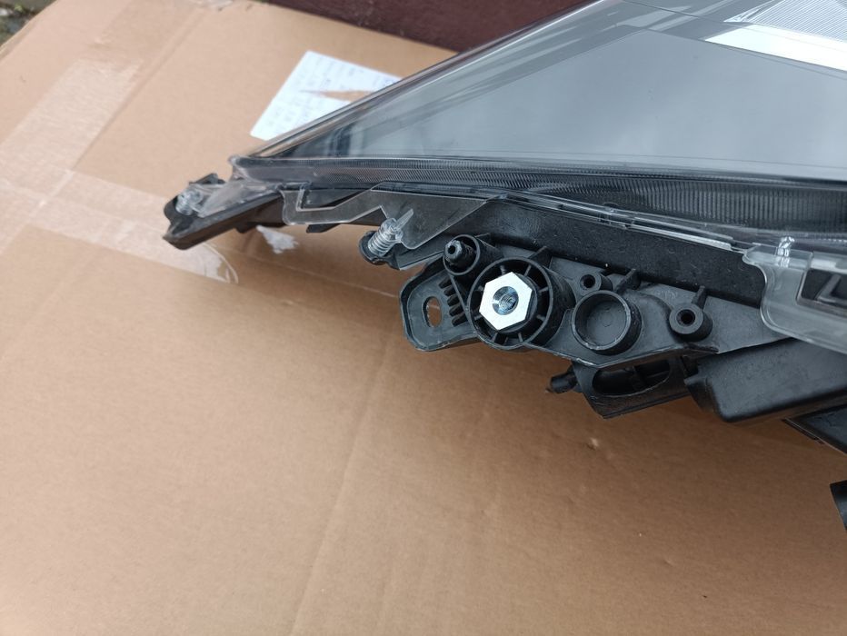 Toyota Corolla e21 kombi HB reflektor przedni prawy przód full LED EU