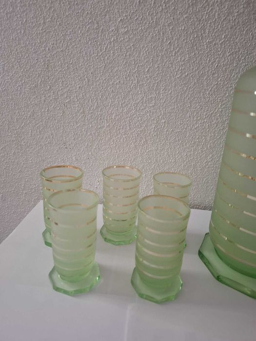 Garrafa, copos e castiçais de cristal (antigos)