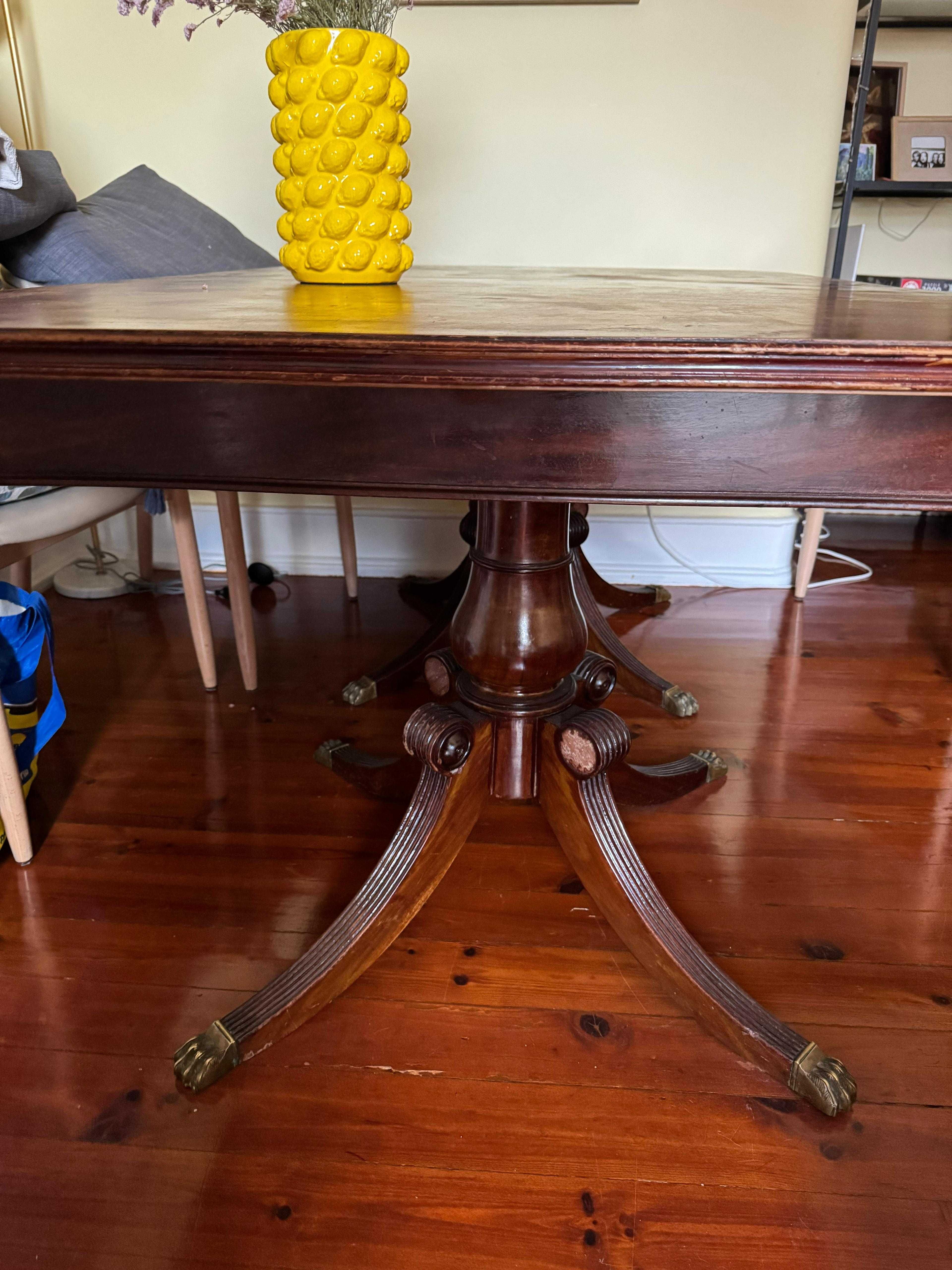 Mesa de Jantar de Madeira Maciça / Solid Wood Dining Table
