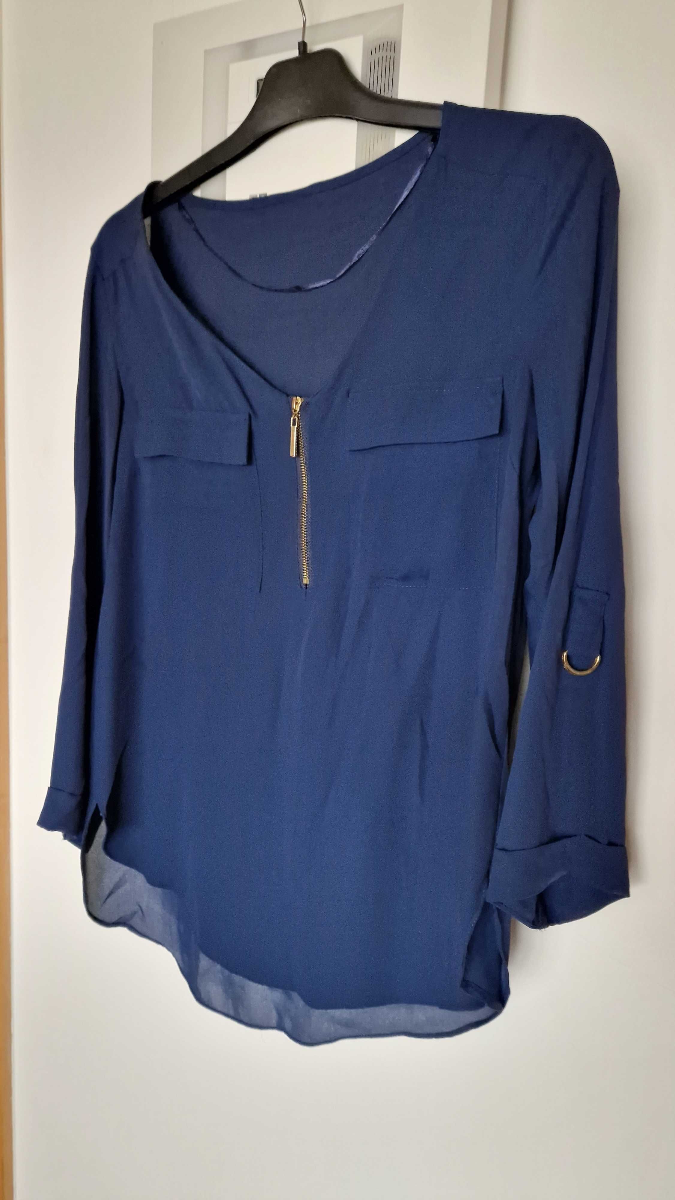 Blusa azul escura, manga comprida, tamanho M