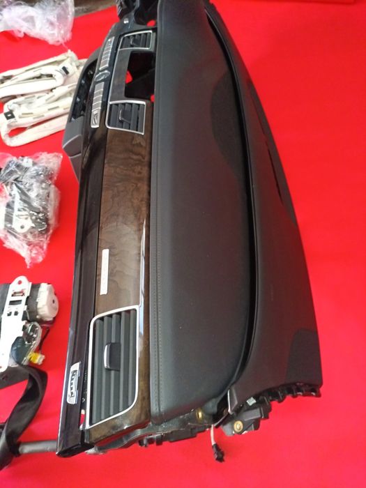 Audi A8 D4 Deska rozdzielcza pasy z dociągami  kurtyny airbag