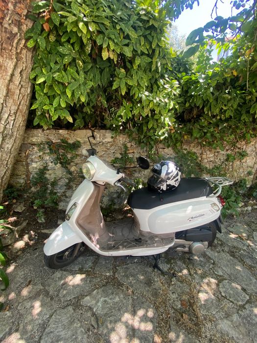 Scooter SYM 125 Branca | Revisões na marca + Capacete LS2 novo