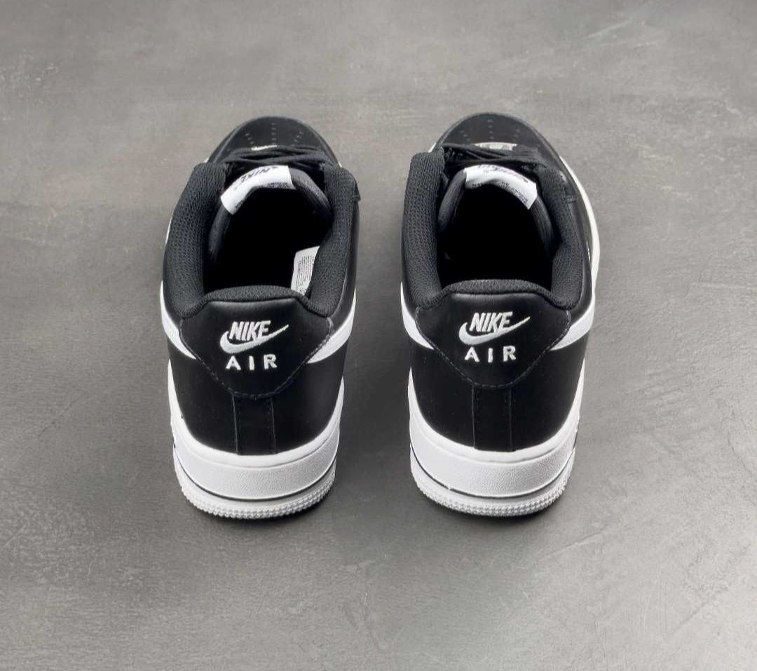 Кожаные кроссовки Nike Air Force.