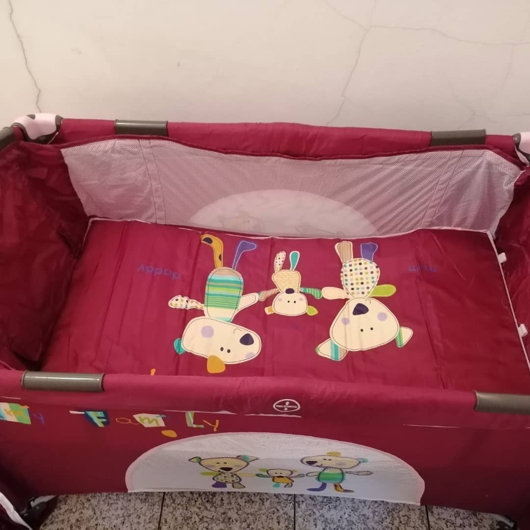 Cama de viagem com duas alturas